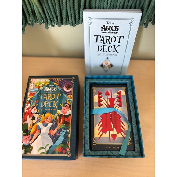 Alice in Wonderland Tarot deck - Picture 3 of 3
